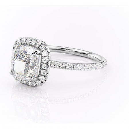 Inel de logodnă Celeste din aur Alb 14kt cu moissanite tăietură pernă – Halo rafinată pentru profil mediu | Personalizează și configurează gratuit online [6]