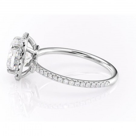 Inel de logodnă Celeste din aur Alb 14kt cu moissanite tăietură pernă – Halo rafinată pentru profil mediu | Personalizează și configurează gratuit online [5]