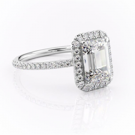 Alege forma Moissanit - Inel de logodnă Celeste din aur Alb 14kt cu moissanite tăietură smarald – Halo rafinată pentru profil mediu | Personalizează și configurează gratuit online