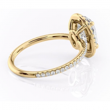 Inel de logodnă Celeste din aur Galben 14kt cu moissanite tăietură ovală – Halo rafinată pentru profil mediu | Personalizează și configurează gratuit online [2]