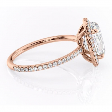 Inel de logodnă Celeste din aur Rose 14kt cu moissanite tăietură ovală – Halo rafinată pentru profil mediu | Personalizează și configurează gratuit online [1]