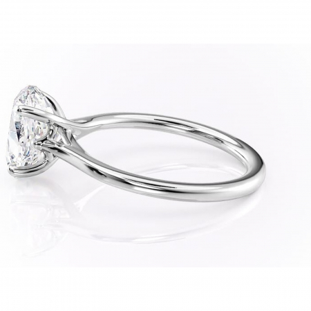 Inel de logodnă Charlotte din aur Alb 14kt cu moissanite tăietură ovală – Solitar rafinată pentru profil mediu | Personalizează și configurează gratuit online [5]