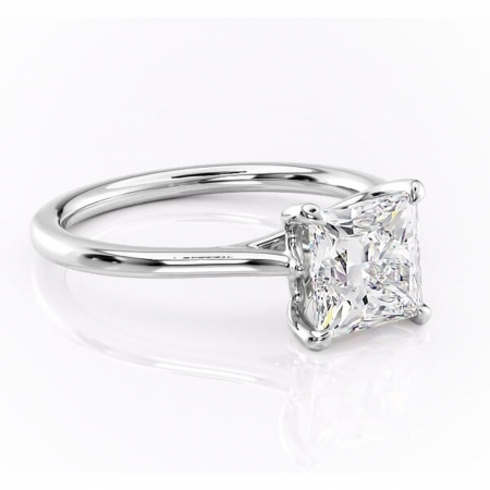 Princess - Inel de logodnă Charlotte din aur Alb 14kt cu moissanite tăietură princess – Solitar rafinată pentru profil mediu | Personalizează și configurează gratuit online