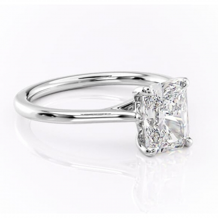 Radiantă - Inel de logodnă Charlotte din aur Alb 14kt cu moissanite tăietură radiantă – Solitar rafinată pentru profil mediu | Personalizează și configurează gratuit online