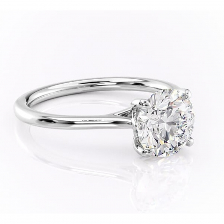 14K - Inel de logodnă Charlotte din aur Alb 14kt cu moissanite tăietură rotundă – Solitar rafinată pentru profil mediu | Personalizează și configurează gratuit online