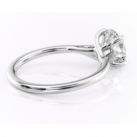 Inel de logodnă Charlotte din aur Alb 14kt cu moissanite tăietură rotundă – Solitar rafinată pentru profil mediu | Personalizează și configurează gratuit online [2]