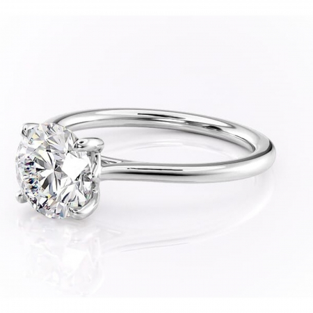 Inel de logodnă Charlotte din aur Alb 14kt cu moissanite tăietură rotundă – Solitar rafinată pentru profil mediu | Personalizează și configurează gratuit online [6]