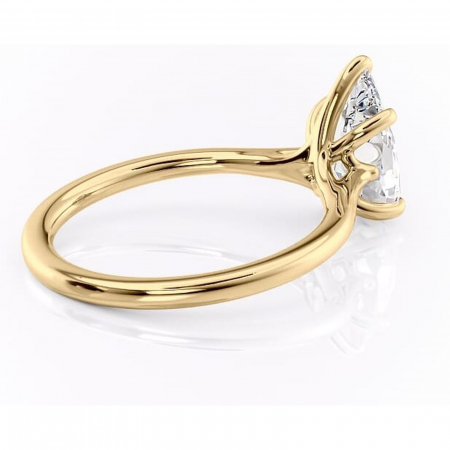 Inel de logodnă Charlotte din aur Galben 18kt cu moissanite tăietură pară – Solitar rafinată pentru profil mediu | Personalizează și configurează gratuit online [2]