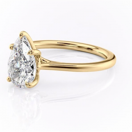 Inel de logodnă Charlotte din aur Galben 18kt cu moissanite tăietură pară – Solitar rafinată pentru profil mediu | Personalizează și configurează gratuit online [6]