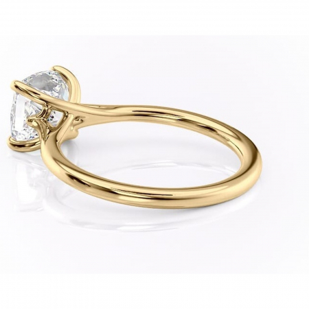 Inel de logodnă Charlotte din aur Galben 18kt cu moissanite tăietură pernă – Solitar rafinată pentru profil mediu | Personalizează și configurează gratuit online [4]