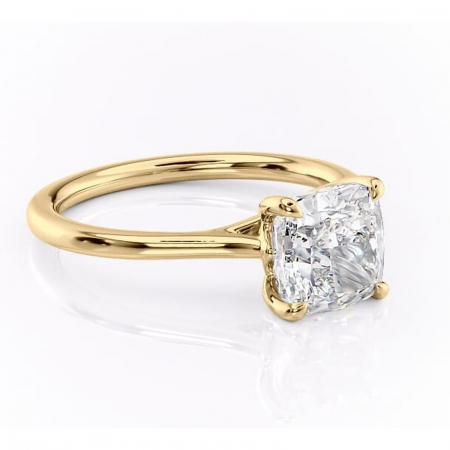 18K - Inel de logodnă Charlotte din aur Galben 18kt cu moissanite tăietură pernă – Solitar rafinată pentru profil mediu | Personalizează și configurează gratuit online