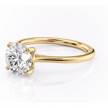 Inel de logodnă Charlotte din aur Galben 14kt cu moissanite tăietură rotundă – Solitar rafinată pentru profil mediu | Personalizează și configurează gratuit online [6]