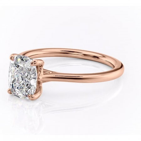 Inel de logodnă Charlotte din aur Rose 14kt cu moissanite tăietură pernă – Solitar rafinată pentru profil mediu | Personalizează și configurează gratuit online [6]