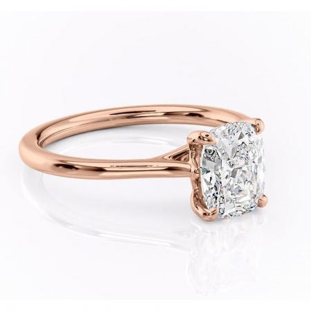 14K - Inel de logodnă Charlotte din aur Rose 14kt cu moissanite tăietură pernă – Solitar rafinată pentru profil mediu | Personalizează și configurează gratuit online