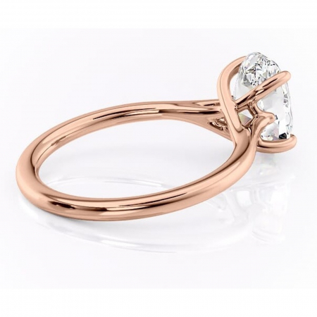 Inel de logodnă Charlotte din aur Rose 14kt cu moissanite tăietură ovală – Solitar rafinată pentru profil mediu | Personalizează și configurează gratuit online [2]