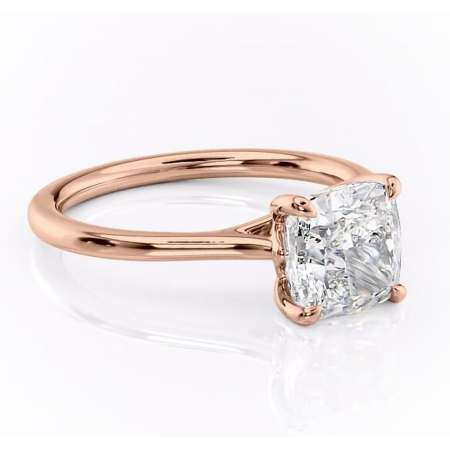Aur roz - Inel de logodnă Charlotte din aur Rose 18kt cu moissanite tăietură pernă – Solitar rafinată pentru profil mediu | Personalizează și configurează gratuit online