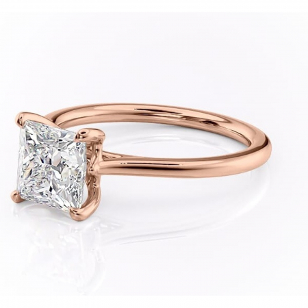 Inel de logodnă Charlotte din aur Rose 18kt cu moissanite tăietură princess – Solitar rafinată pentru profil mediu | Personalizează și configurează gratuit online [6]