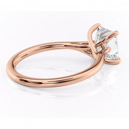 Inel de logodnă Charlotte din aur Rose 18kt cu moissanite tăietură princess – Solitar rafinată pentru profil mediu | Personalizează și configurează gratuit online [2]