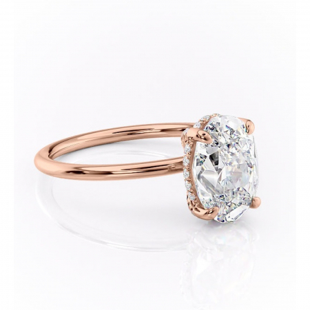 Aur roz - Inel de logodnă Clarabelle din aur Rose 18kt cu moissanite tăietură ovală – Solitar rafinată pentru profil înalt | Personalizează și configurează gratuit online