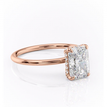 Aur roz - Inel de logodnă Clarabelle din aur Rose 18kt cu moissanite tăietură radiantă – Solitar rafinată pentru profil înalt | Personalizează și configurează gratuit online