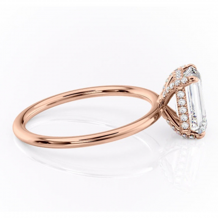 Inel de logodnă Clarabelle din aur Rose 14kt cu moissanite tăietură smarald – Solitar rafinată pentru profil înalt | Personalizează și configurează gratuit online [1]