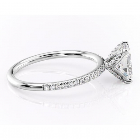 Inel de logodnă Cleo din aur Alb 14kt cu moissanite tăietură pernă – Montură pavé rafinată pentru profil înalt | Personalizează și configurează gratuit online [1]