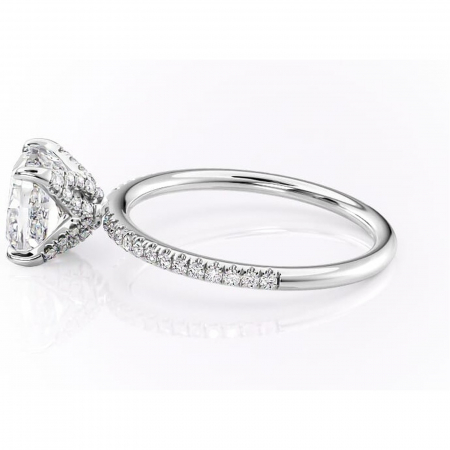 Inel de logodnă Cleo din aur Alb 18kt cu moissanite tăietură pernă – Montură pavé rafinată pentru profil înalt | Personalizează și configurează gratuit online [5]