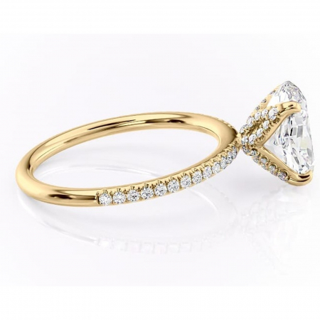 Inel de logodnă Cleo din aur Galben 14kt cu moissanite tăietură ovală – Montură pavé rafinată pentru profil înalt | Personalizează și configurează gratuit online [1]
