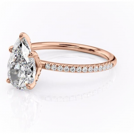 Inel de logodnă Cleo din aur Rose 18kt cu moissanite tăietură pară – Montură pavé rafinată pentru profil înalt | Personalizează și configurează gratuit online [6]