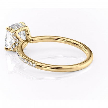 Inel de logodnă Coraline din aur Galben 18kt cu moissanite tăietură pernă – Montură pavé rafinată pentru profil înalt | Personalizează și configurează gratuit online [4]