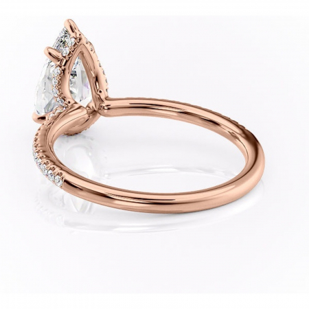 Inel de logodnă Coraline din aur Rose 14kt cu moissanite tăietură pară – Montură pavé rafinată pentru profil înalt | Personalizează și configurează gratuit online [3]