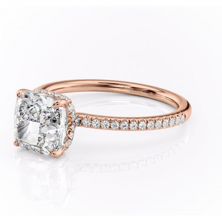 Inel de logodnă Coraline din aur Rose 18kt cu moissanite tăietură pernă – Montură pavé rafinată pentru profil înalt | Personalizează și configurează gratuit online [6]