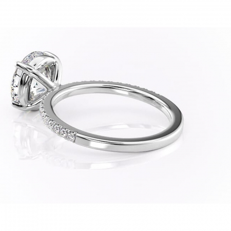 Inel de logodnă Cordelia din aur Alb 14kt cu moissanite tăietură rotundă – Profil pătrat rafinată pentru profil înalt | Personalizează și configurează gratuit online [4]