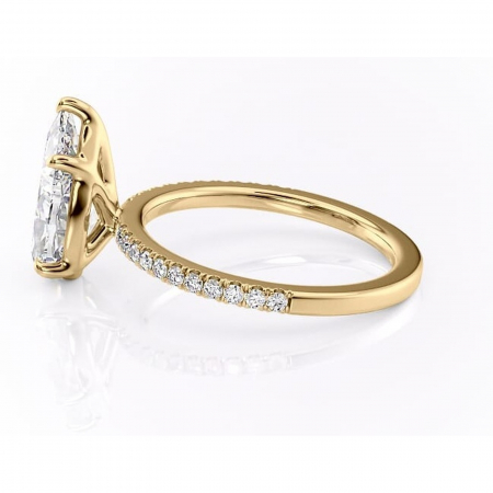 Inel de logodnă Cordelia din aur Galben 14kt cu moissanite tăietură pară – Profil pătrat rafinată pentru profil înalt | Personalizează și configurează gratuit online [5]