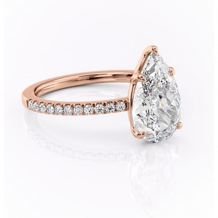 18K - Inel de logodnă Cordelia din aur Rose 18kt cu moissanite tăietură pară – Profil pătrat rafinată pentru profil înalt | Personalizează și configurează gratuit online
