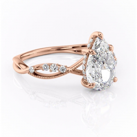 18K - Inel de logodnă Crystal din aur Rose 18kt cu moissanite tăietură pară – Pietre laterale rafinată pentru profil mediu | Personalizează și configurează gratuit online