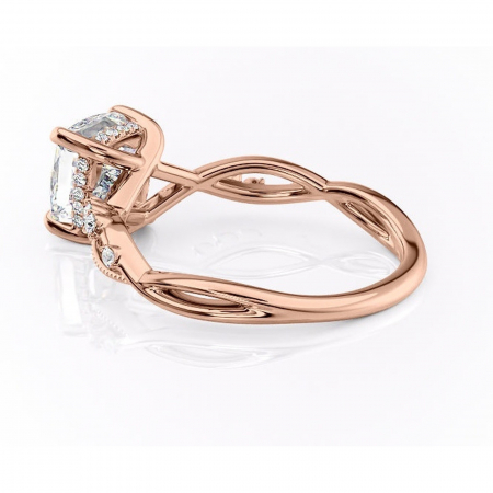 Inel de logodnă Crystal din aur Rose 14kt cu moissanite tăietură pernă – Pietre laterale rafinată pentru profil mediu | Personalizează și configurează gratuit online [4]