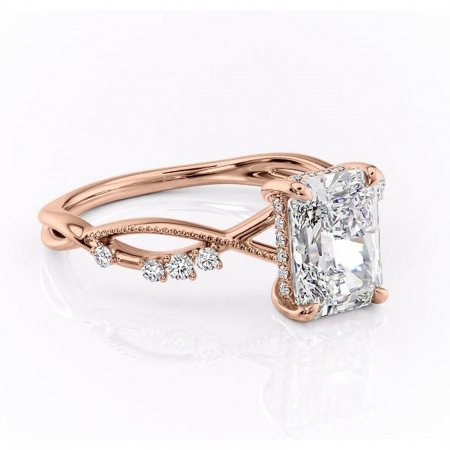 14K - Inel de logodnă Crystal din aur Rose 14kt cu moissanite tăietură radiantă – Pietre laterale rafinată pentru profil mediu | Personalizează și configurează gratuit online