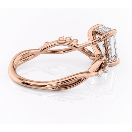 Inel de logodnă Crystal din aur Rose 14kt cu moissanite tăietură radiantă – Pietre laterale rafinată pentru profil mediu | Personalizează și configurează gratuit online [2]