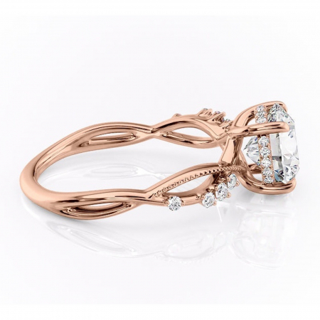 Inel de logodnă Crystal din aur Rose 14kt cu moissanite tăietură rotundă – Pietre laterale rafinată pentru profil mediu | Personalizează și configurează gratuit online [1]