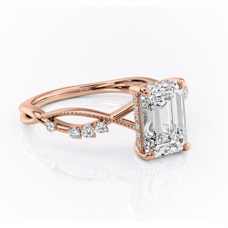 Smarald - Inel de logodnă Crystal din aur Rose 18kt cu moissanite tăietură smarald – Pietre laterale rafinată pentru profil mediu | Personalizează și configurează gratuit online