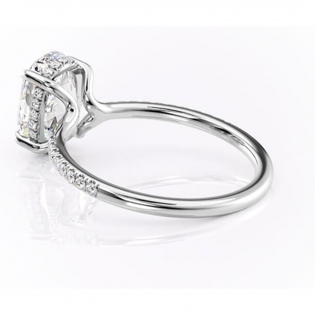 Inel de logodnă Daisy din aur Alb 14kt cu moissanite tăietură ovală – Montură pavé rafinată pentru profil jos | Personalizează și configurează gratuit online [4]