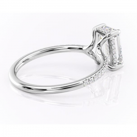 Inel de logodnă Daisy din aur Alb 14kt cu moissanite tăietură smarald – Montură pavé rafinată pentru profil jos | Personalizează și configurează gratuit online [2]