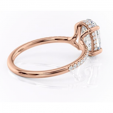 Inel de logodnă Daisy din aur Rose 14kt cu moissanite tăietură ovală – Montură pavé rafinată pentru profil jos | Personalizează și configurează gratuit online [2]