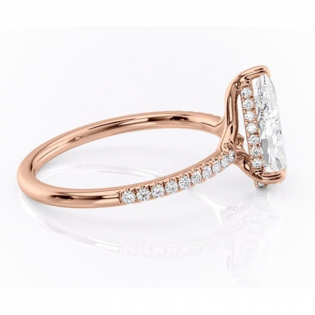 Inel de logodnă Daisy din aur Rose 18kt cu moissanite tăietură pară – Montură pavé rafinată pentru profil jos | Personalizează și configurează gratuit online [1]