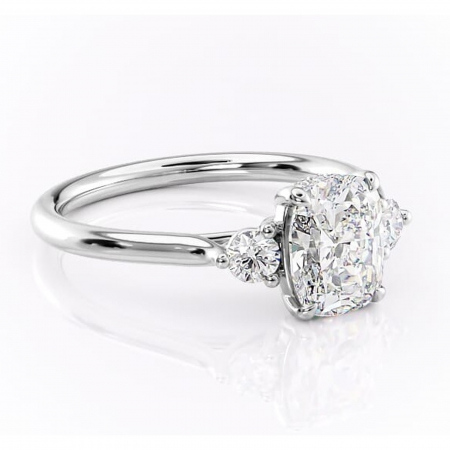 Pernă alungită - Inel de logodnă Delphine din aur Alb 14kt cu moissanite tăietură asscher – Montură cu trei pietre rafinată pentru profil mediu | Personalizează și configurează gratuit online