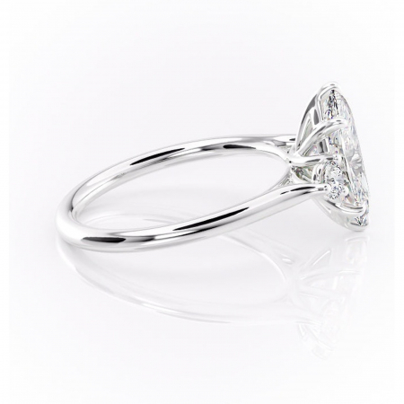 Inel de logodnă Delphine din aur Alb 14kt cu moissanite tăietură marquise – Montură cu trei pietre rafinată pentru profil mediu | Personalizează și configurează gratuit online [1]