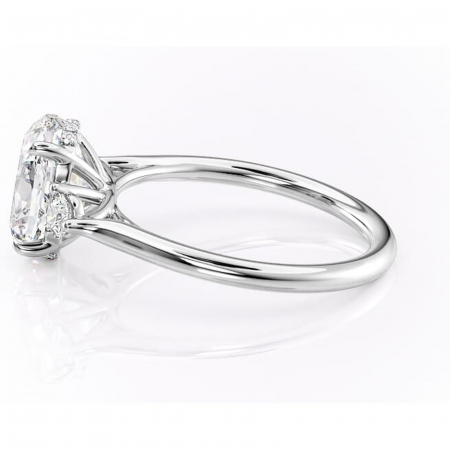 Inel de logodnă Delphine din aur Alb 14kt cu moissanite tăietură ovală – Montură cu trei pietre rafinată pentru profil mediu | Personalizează și configurează gratuit online [5]