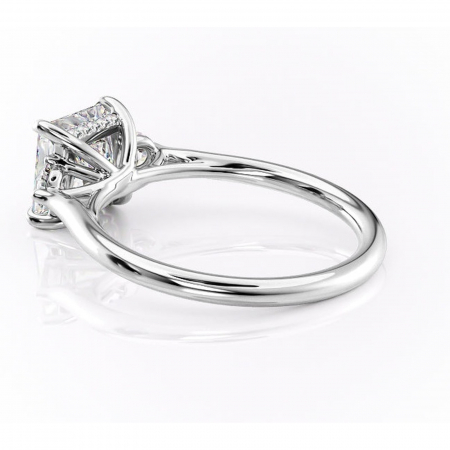 Inel de logodnă Delphine din aur Alb 18kt cu moissanite tăietură princess – Montură cu trei pietre rafinată pentru profil mediu | Personalizează și configurează gratuit online [4]