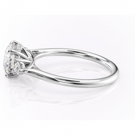 Inel de logodnă Delphine din aur Alb 14kt cu moissanite tăietură rotundă – Montură cu trei pietre rafinată pentru profil mediu | Personalizează și configurează gratuit online [5]